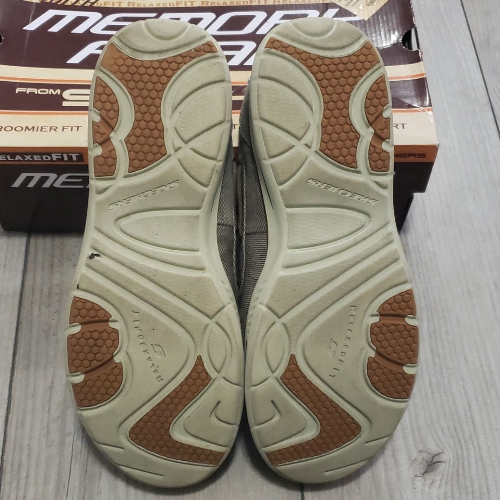 Sketchers Relaxed Fit With Memory Foam Shoes - image 2